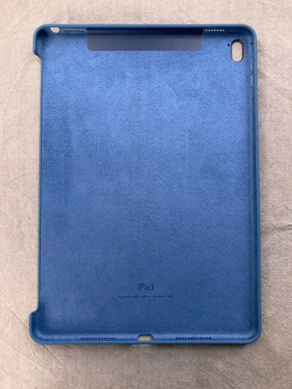Genuine Apple #MN2F2ZM/A Silicone Case for 9.7